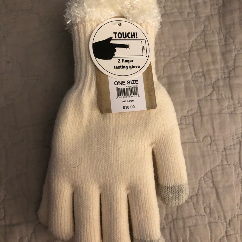 Gloves with fingertips made for electron use